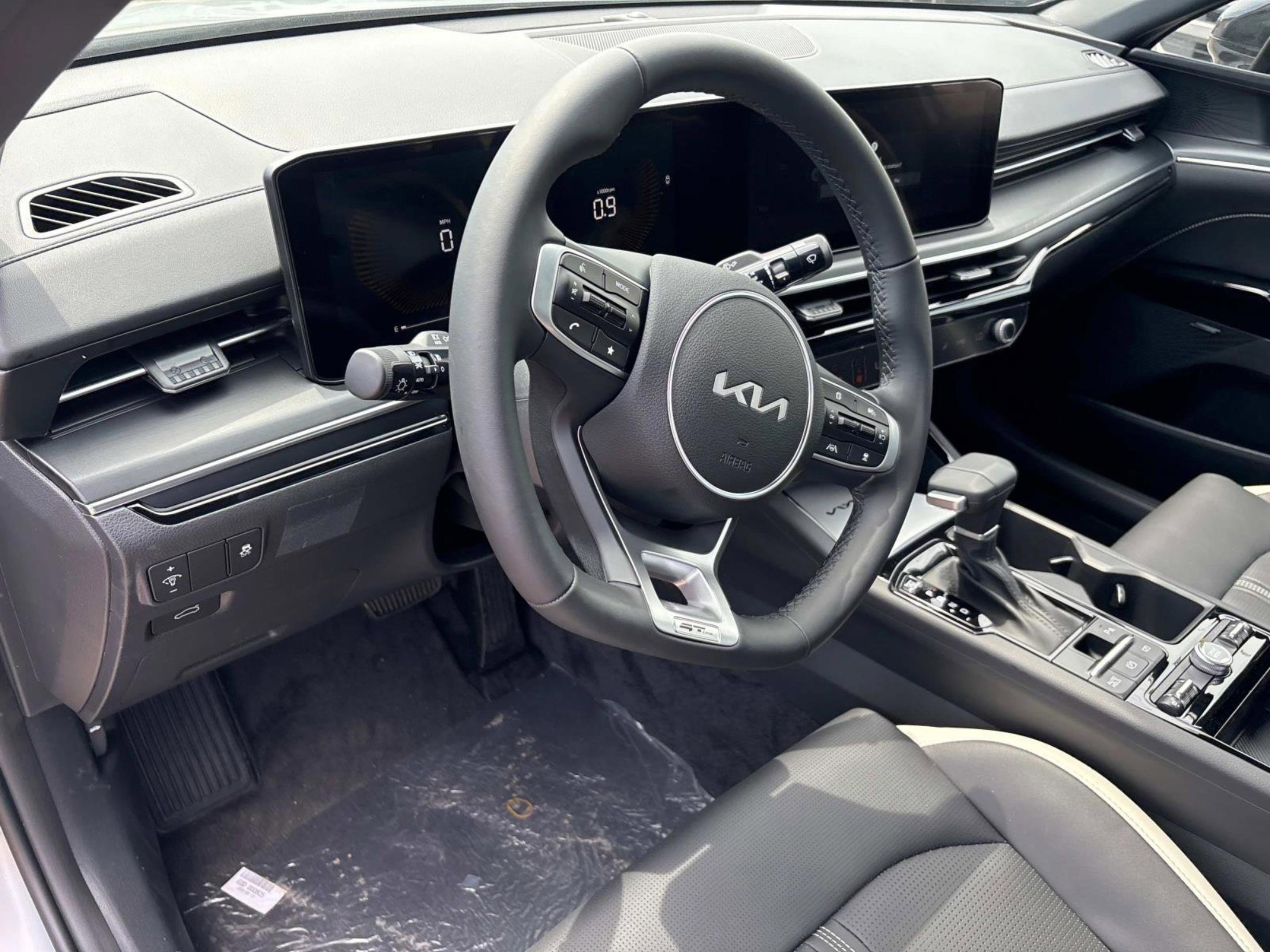 2025 Kia K5 GT-Line photo 22