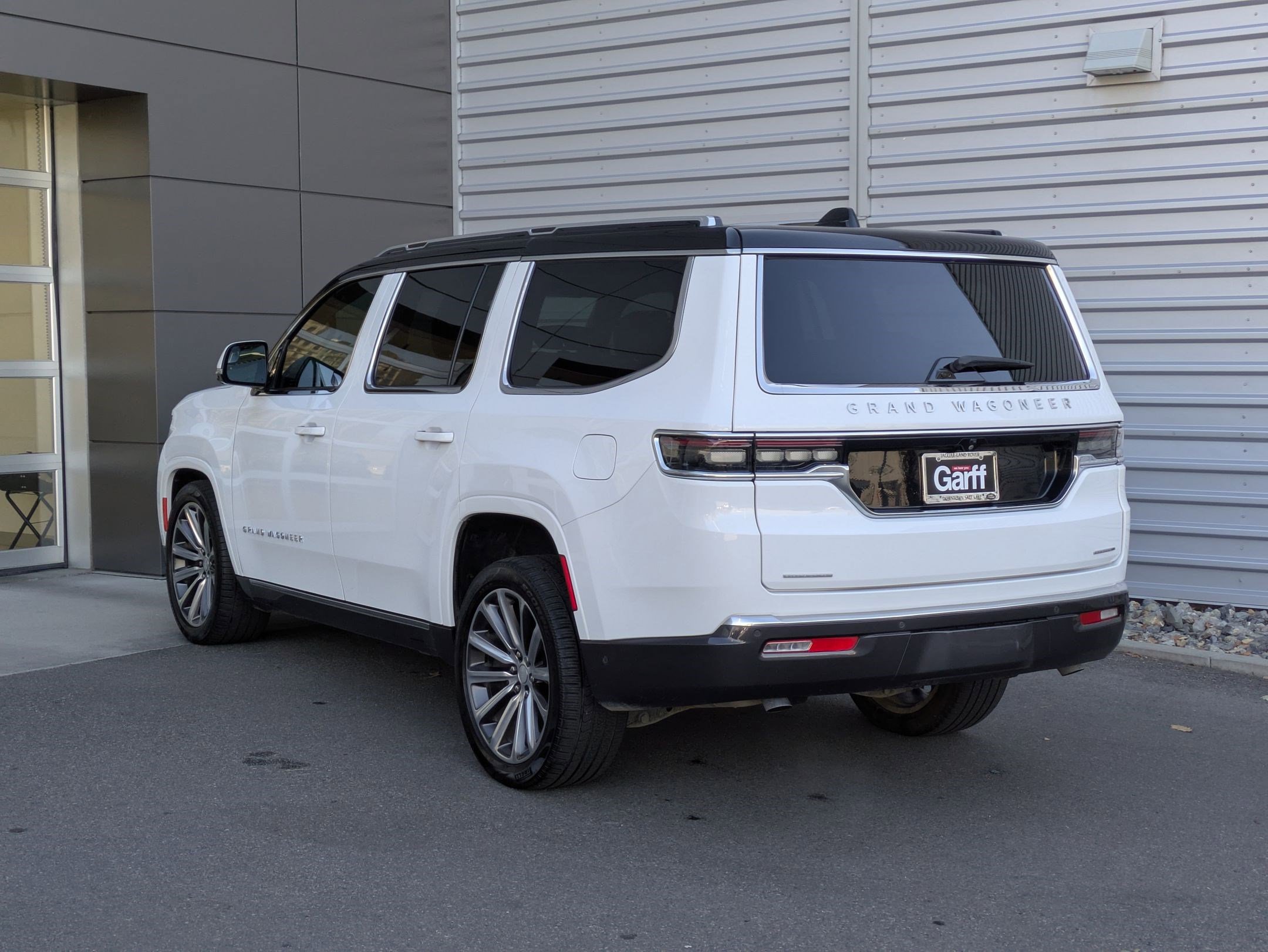 2022 Jeep Grand Wagoneer II photo 3