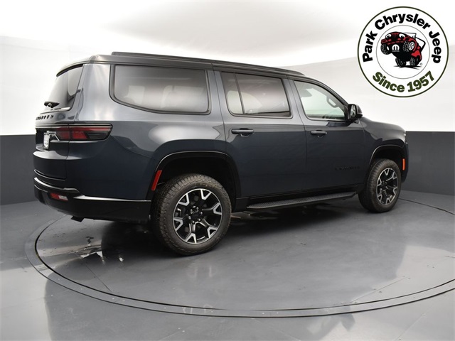 2025 Jeep Wagoneer Overland photo 3