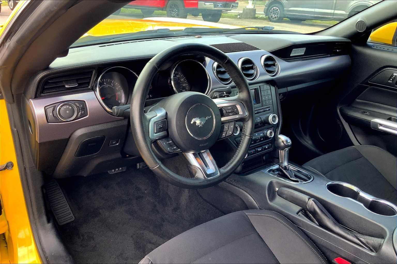 2017 Ford Mustang GT photo 11