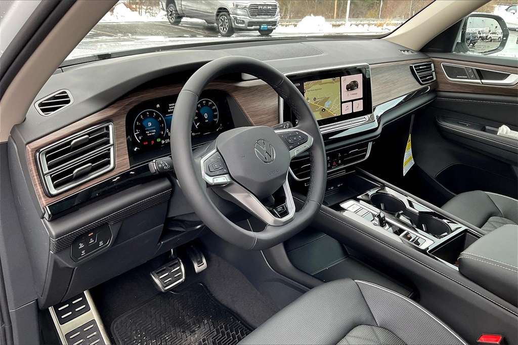 2025 Volkswagen Atlas SEL Premium R-Line photo 7