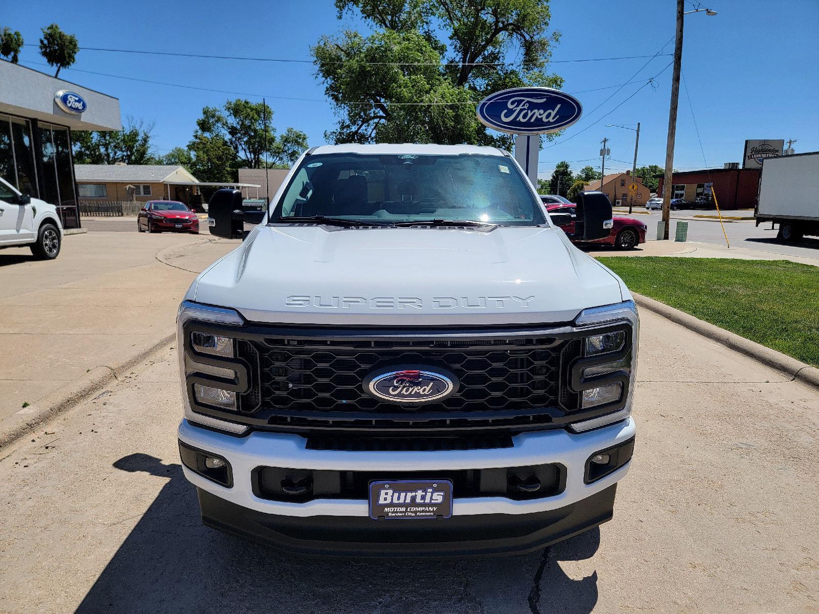 2025 Ford F-250 XL photo 3