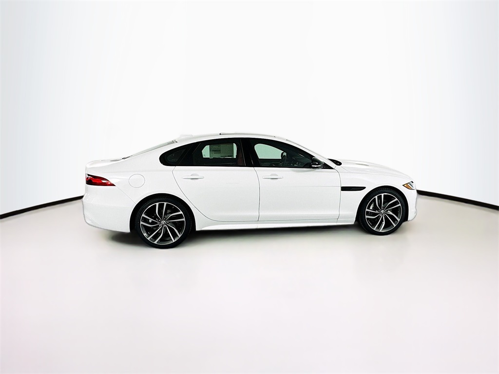 2024 Jaguar XF P250 R-Dynamic SE photo 4