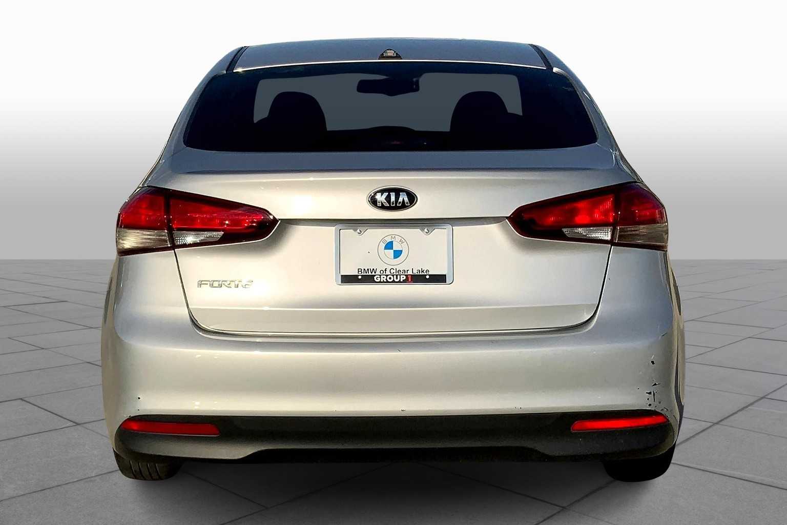 2017 Kia Forte LX Base photo 4