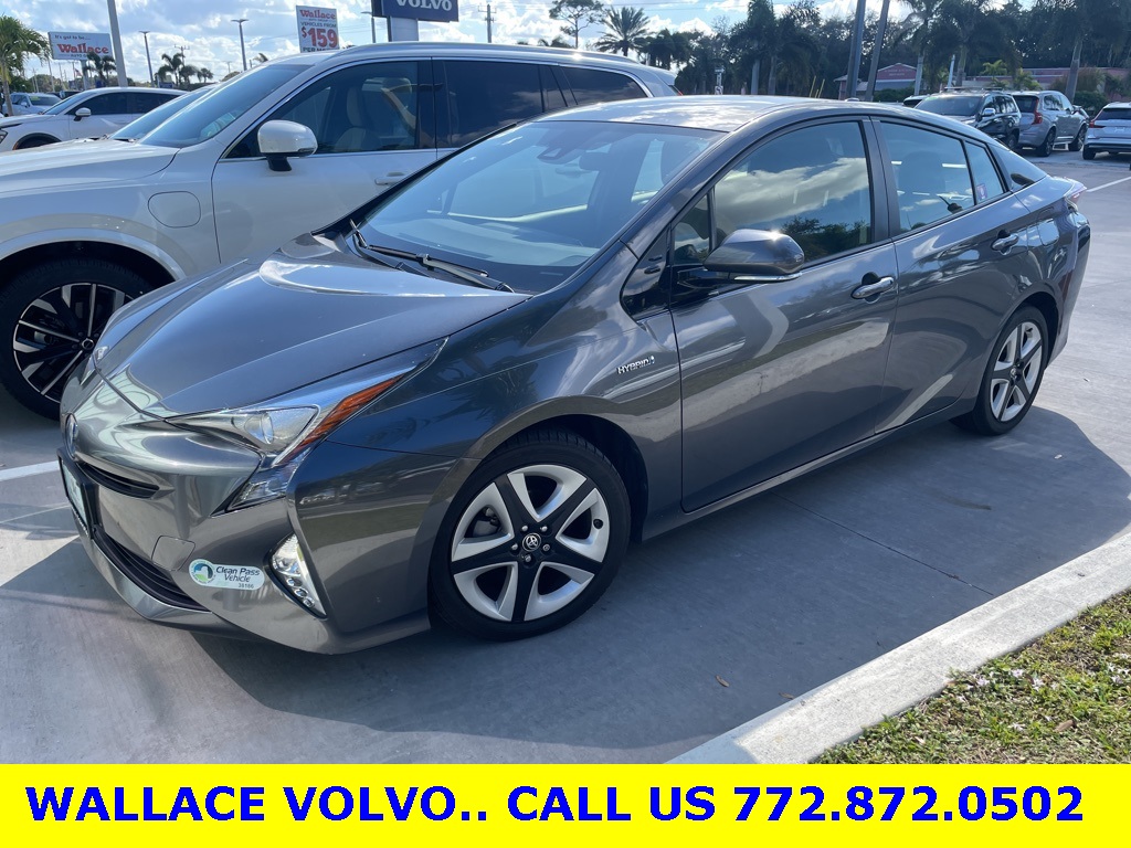 2017 Toyota Prius Three's photo