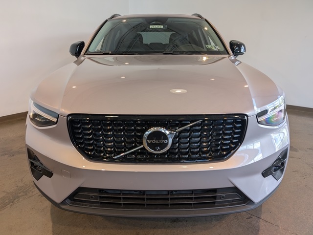 2026 Volvo XC60 B5 Plus photo 2
