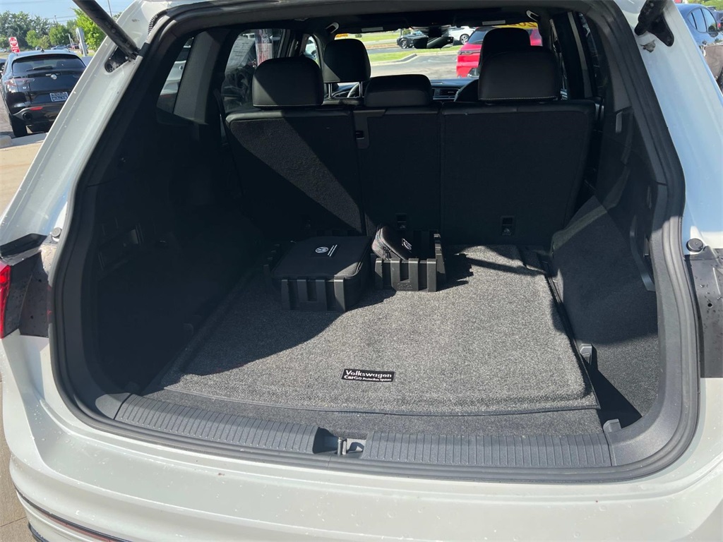 2022 Volkswagen Tiguan SE R-Line Black photo 10