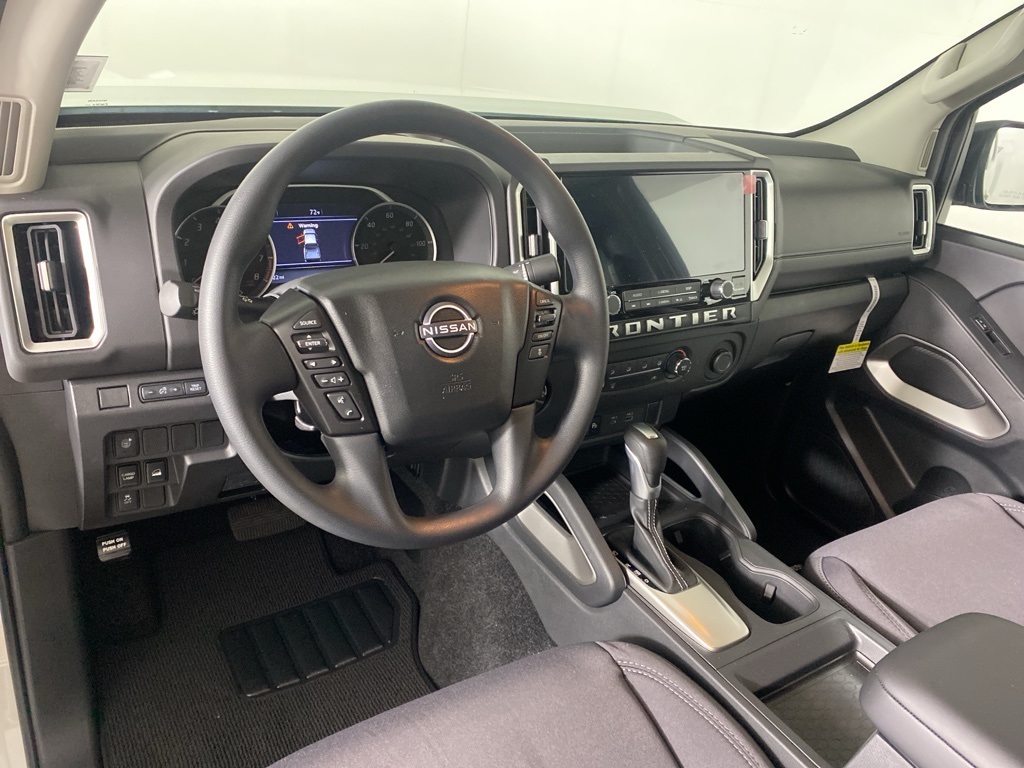 2025 Nissan Frontier SV photo 2