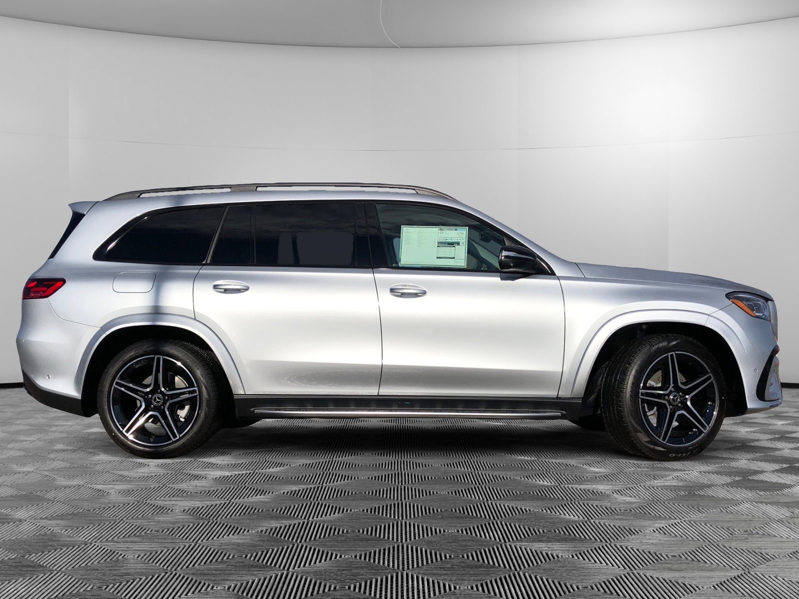 2025 Mercedes Benz GLS 450 4MATIC photo 5