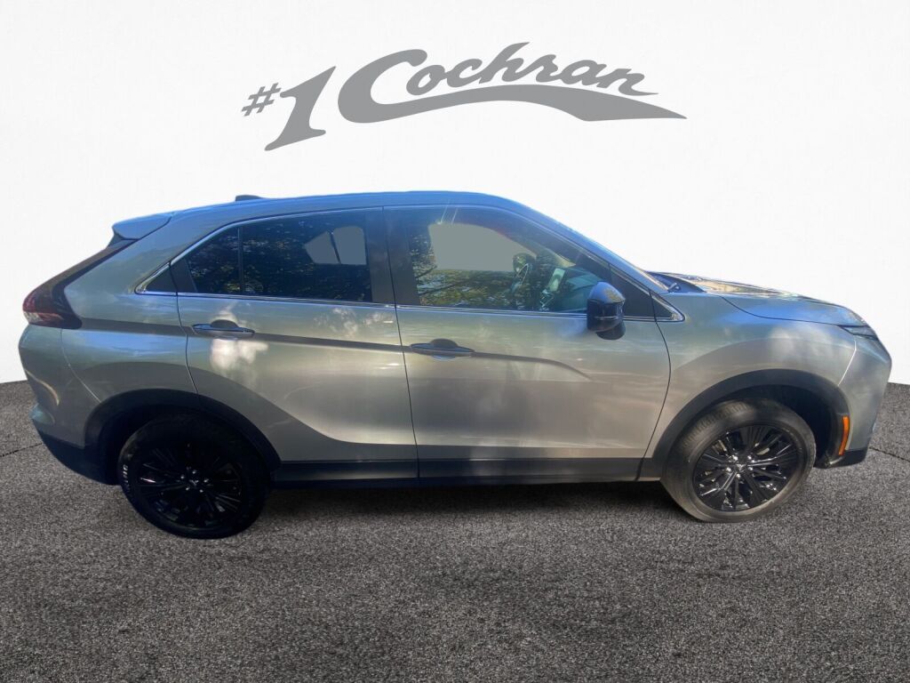 2022 Mitsubishi Eclipse Cross LE photo 6