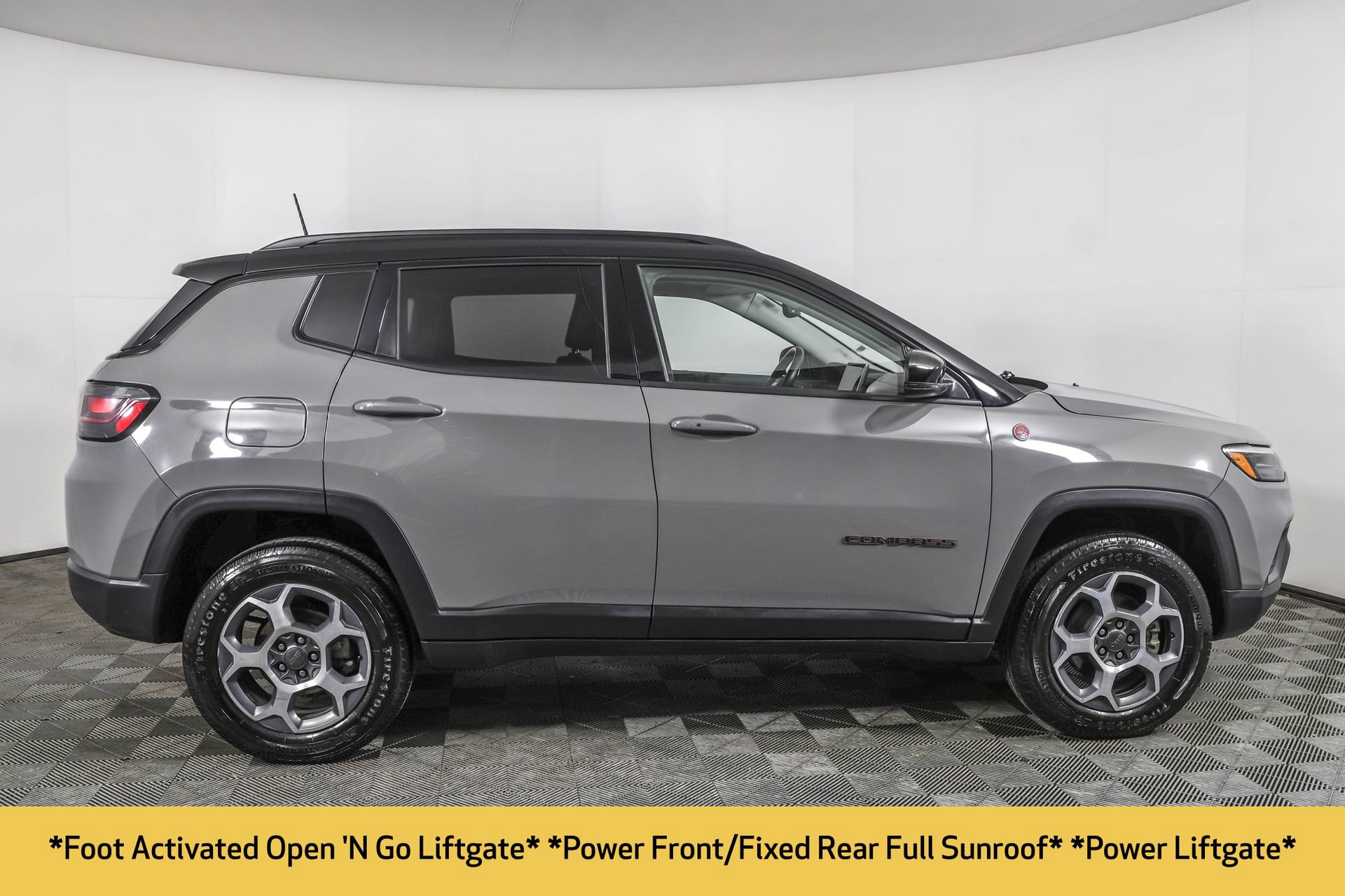 2022 Jeep Compass Trailhawk photo 2