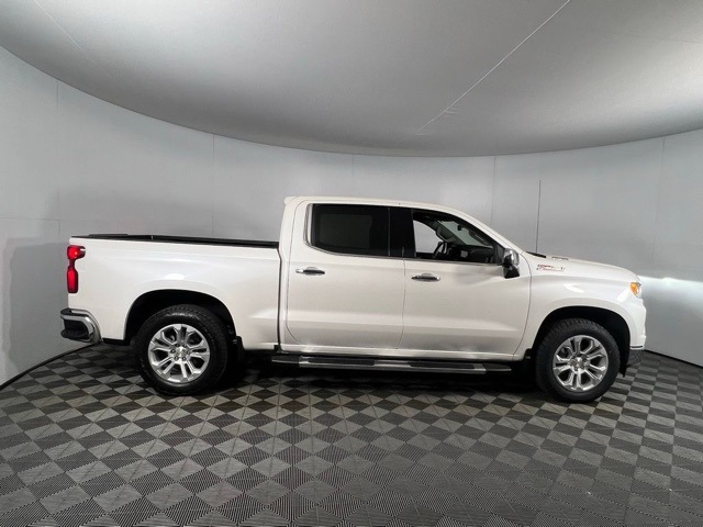 2025 Chevrolet Silverado 1500 LTZ photo 3