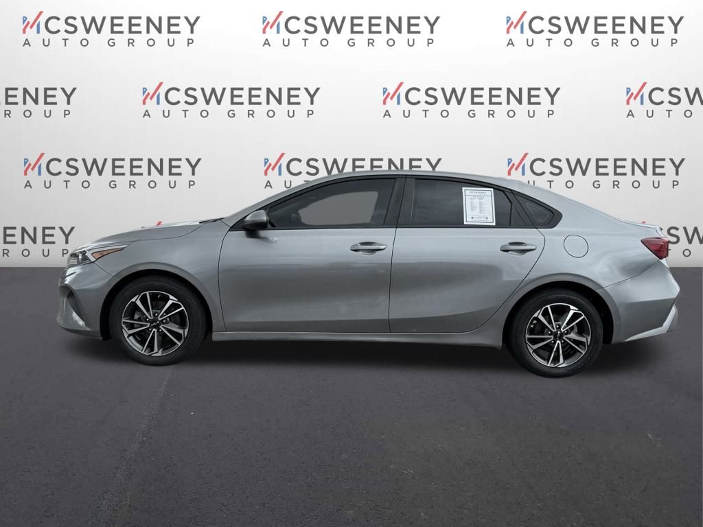 2022 Kia Forte LXS photo 2