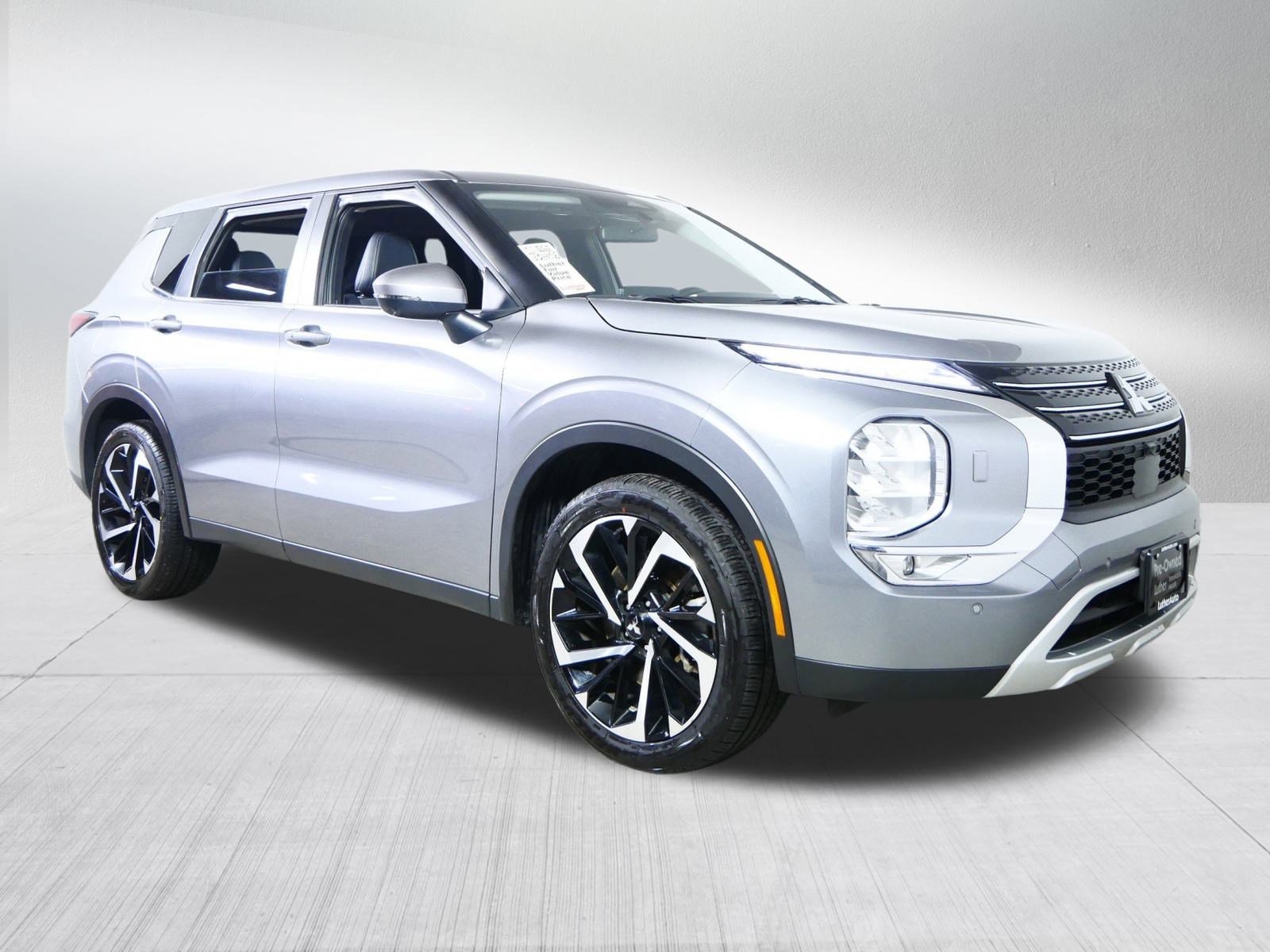 2024 Mitsubishi Outlander SE's photo