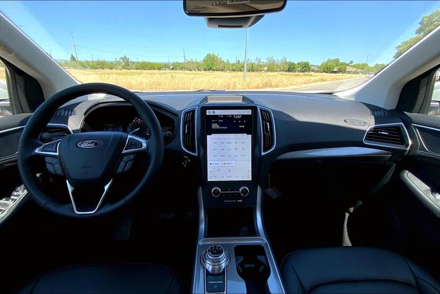 2023 Ford Edge SEL photo 4