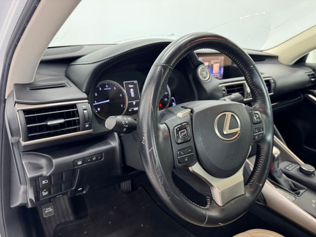 2019 Lexus IS 300 photo 32