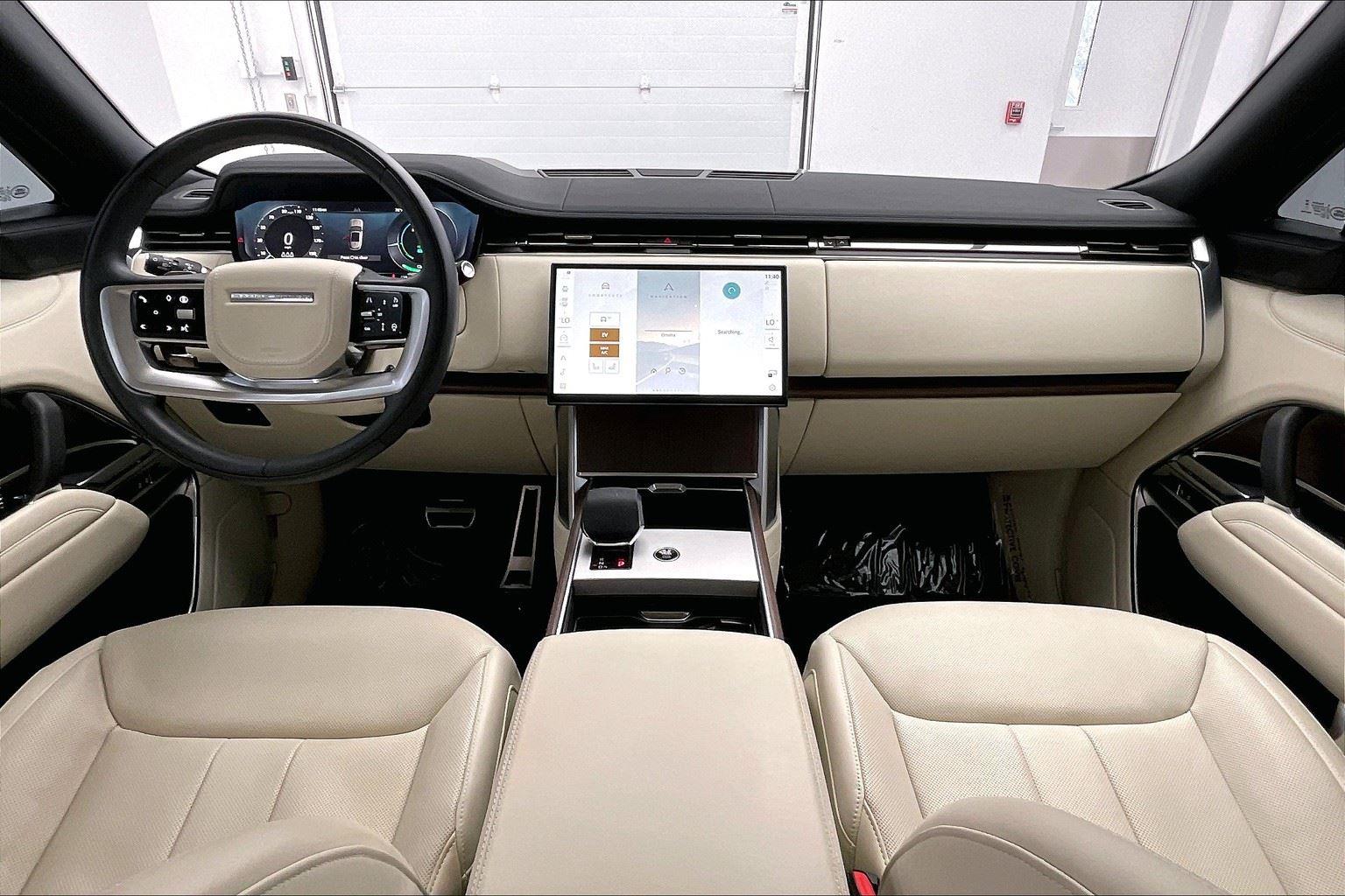 2025 Land Rover Range Rover SE photo 7