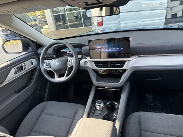 2025 Ford Explorer photo 15
