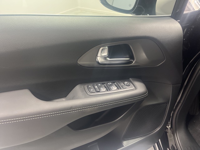 2025 Chrysler Voyager LX photo 6