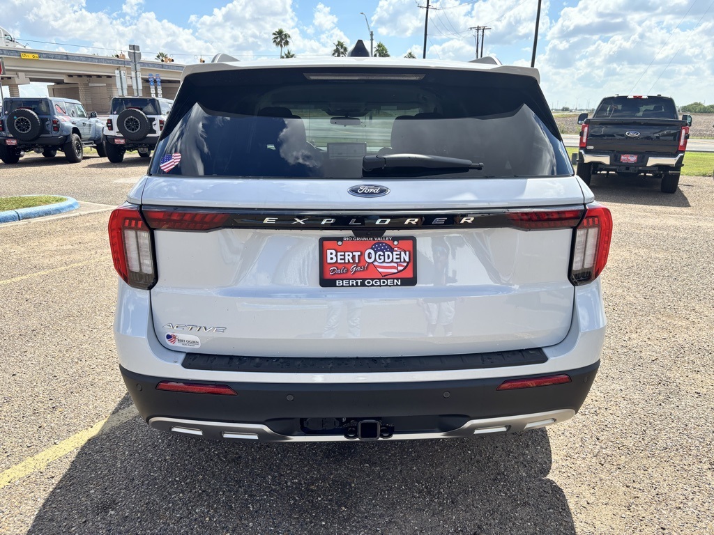 2026 Ford Explorer Sport photo 3