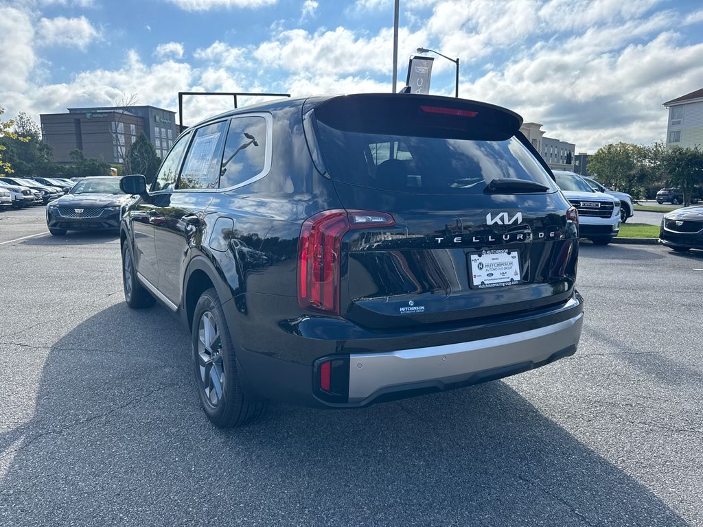 2025 Kia Telluride LX photo 5