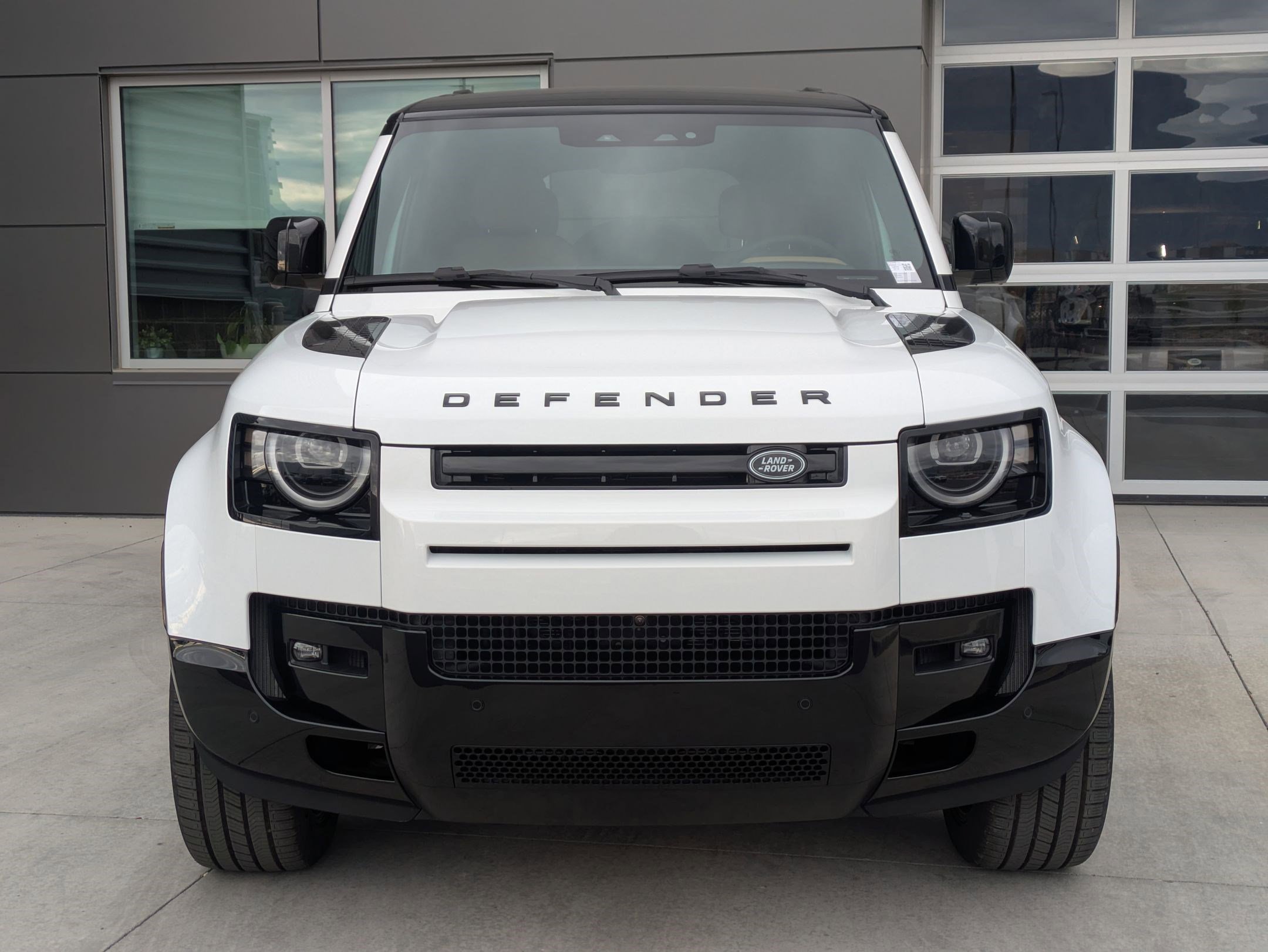 2026 Land Rover Defender 130 V8 photo 2