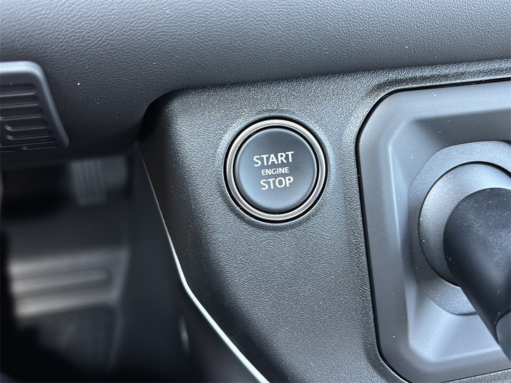 2025 Land Rover Defender 110 S photo 11