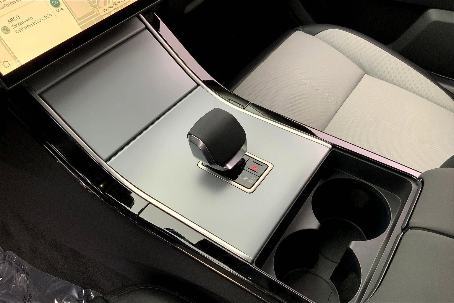 2025 Land Rover Range Rover Velar S photo 6