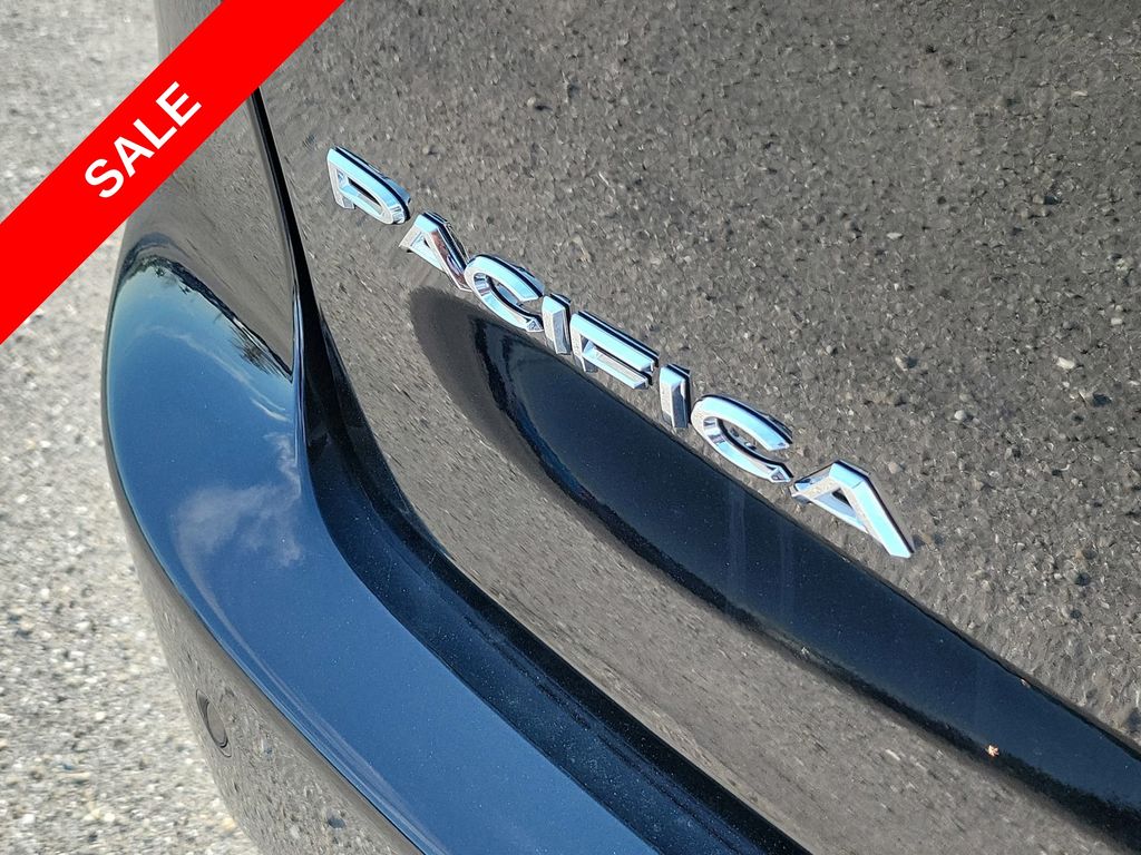 2025 Chrysler Pacifica photo 38