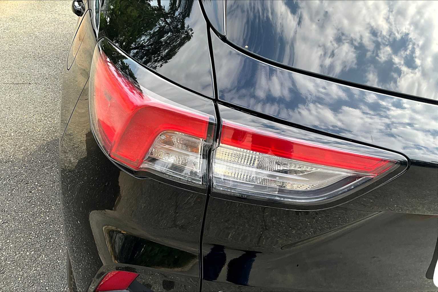 2022 Ford Escape SEL photo 27