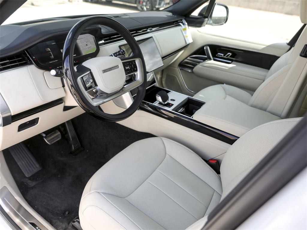 2025 Land Rover Range Rover SE photo 12