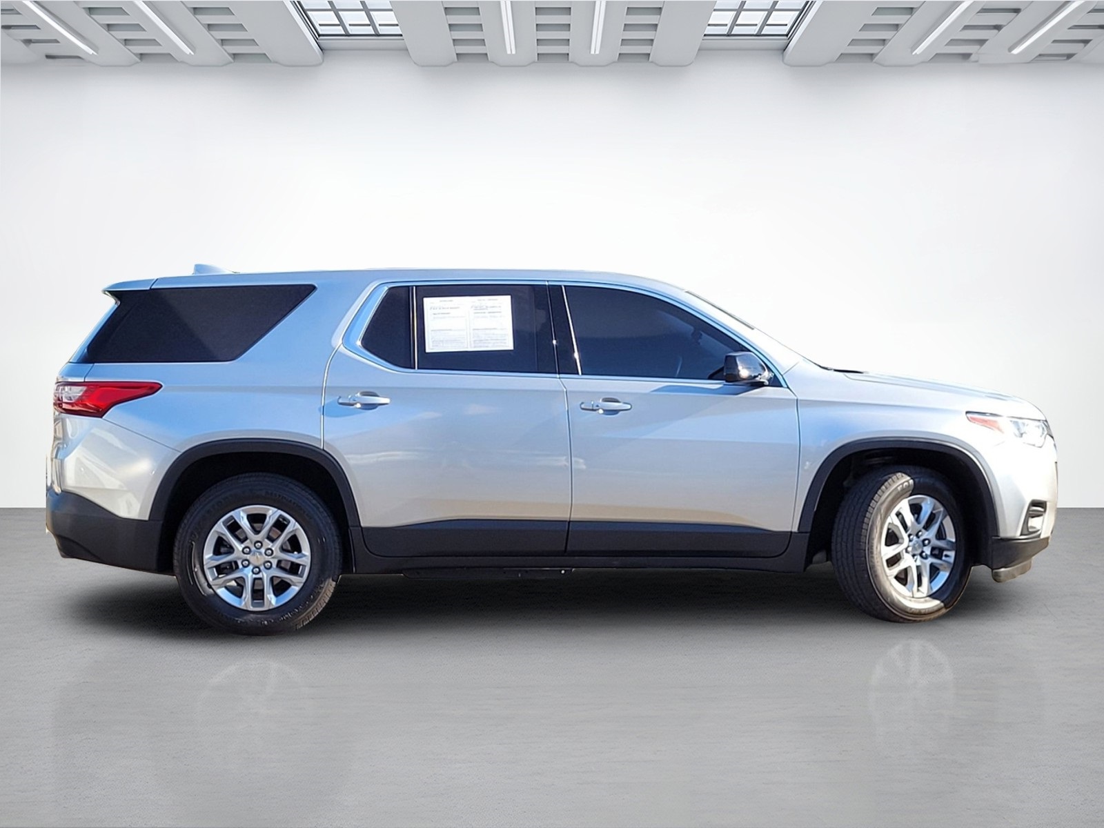 2019 Chevrolet Traverse LS photo 3