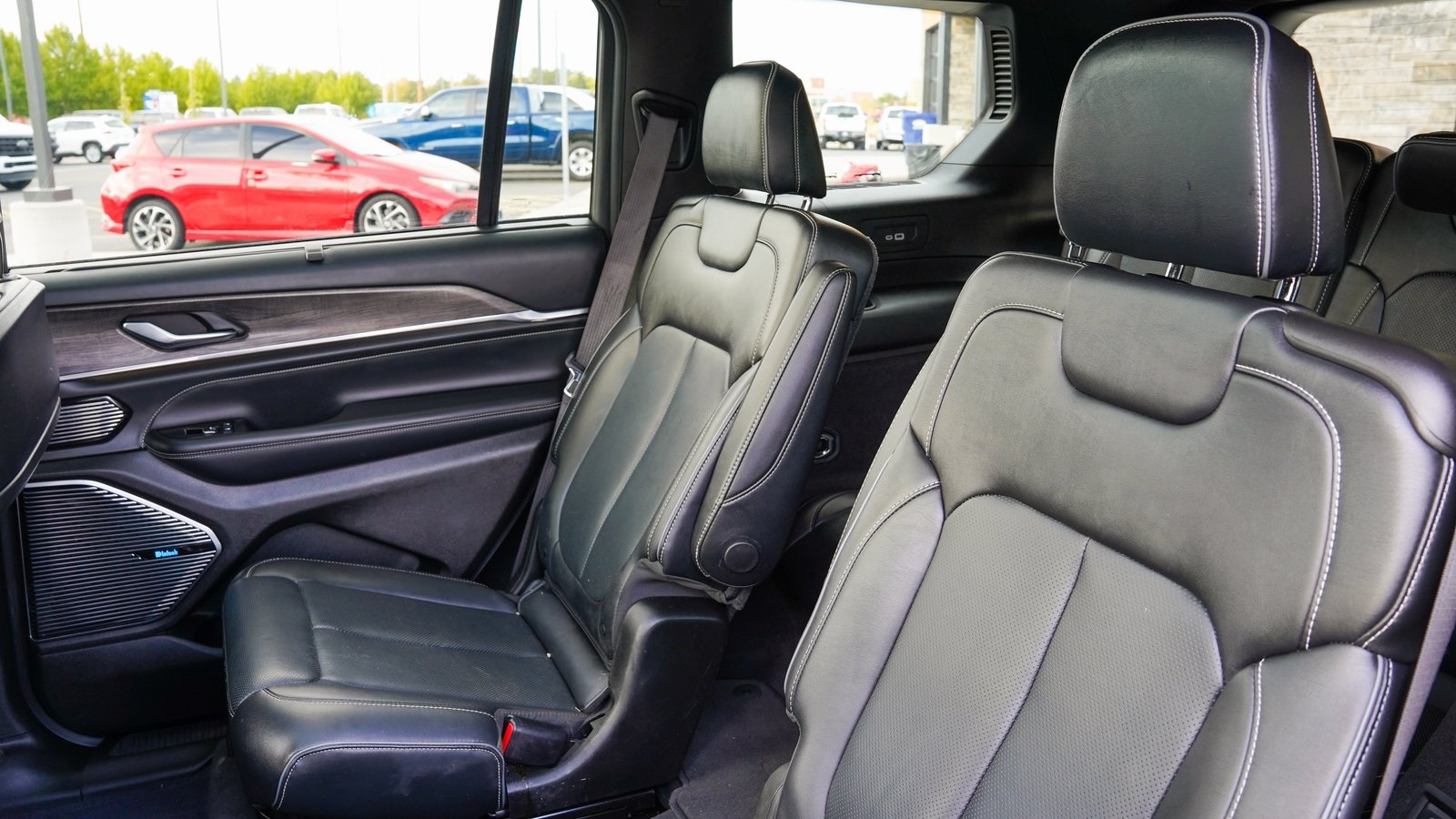 2022 Jeep Grand Cherokee Overland photo 25