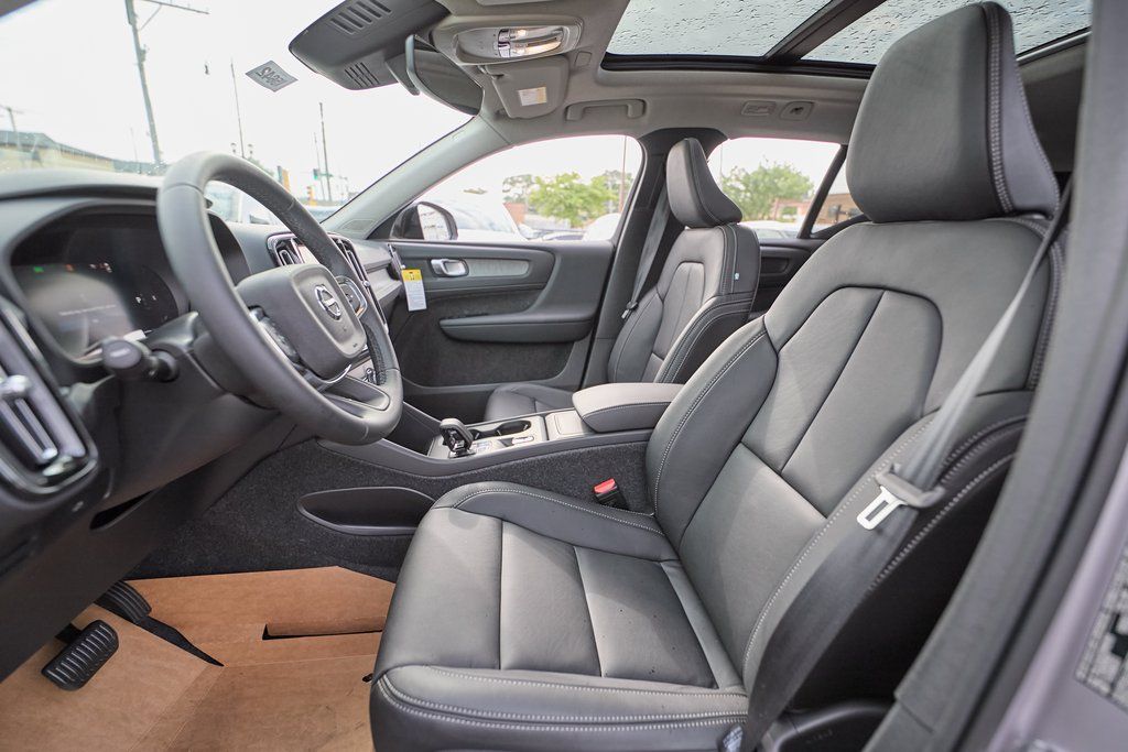 2026 VOLVO XC40 - Image 16