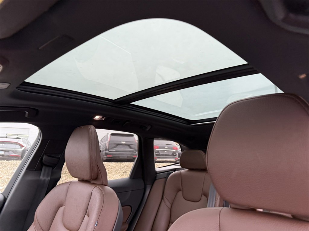 2020 VOLVO XC60 - Image 26