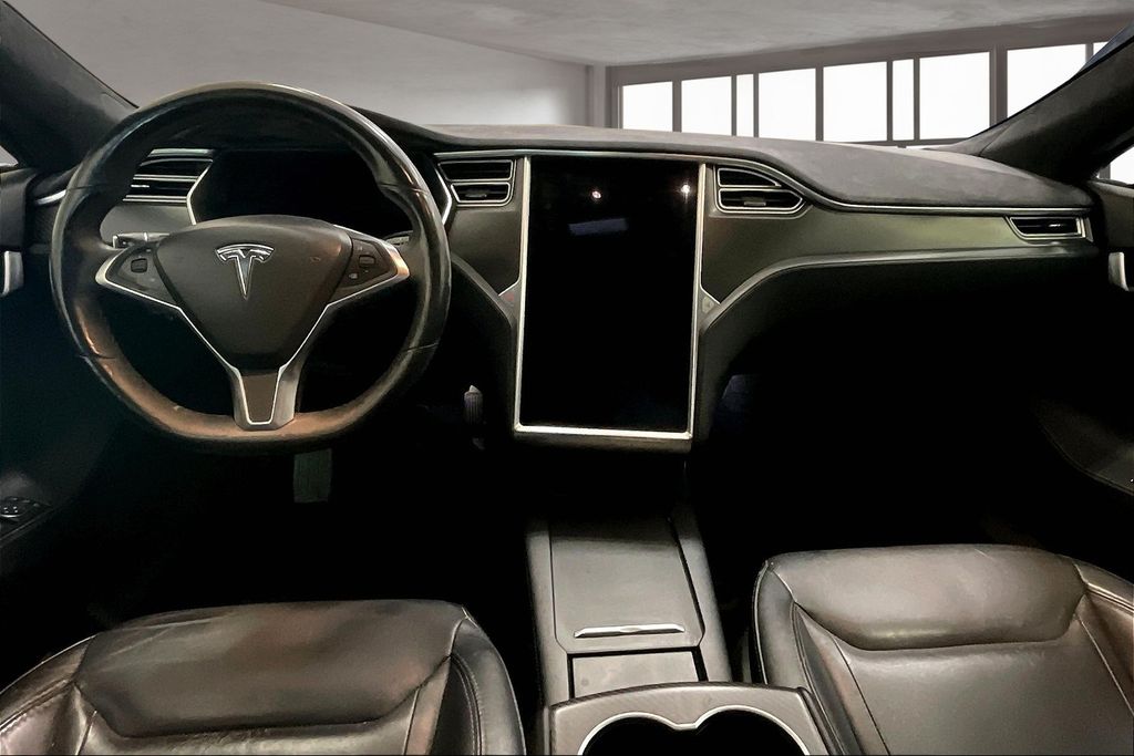 2016 Tesla Model S 75D photo 13