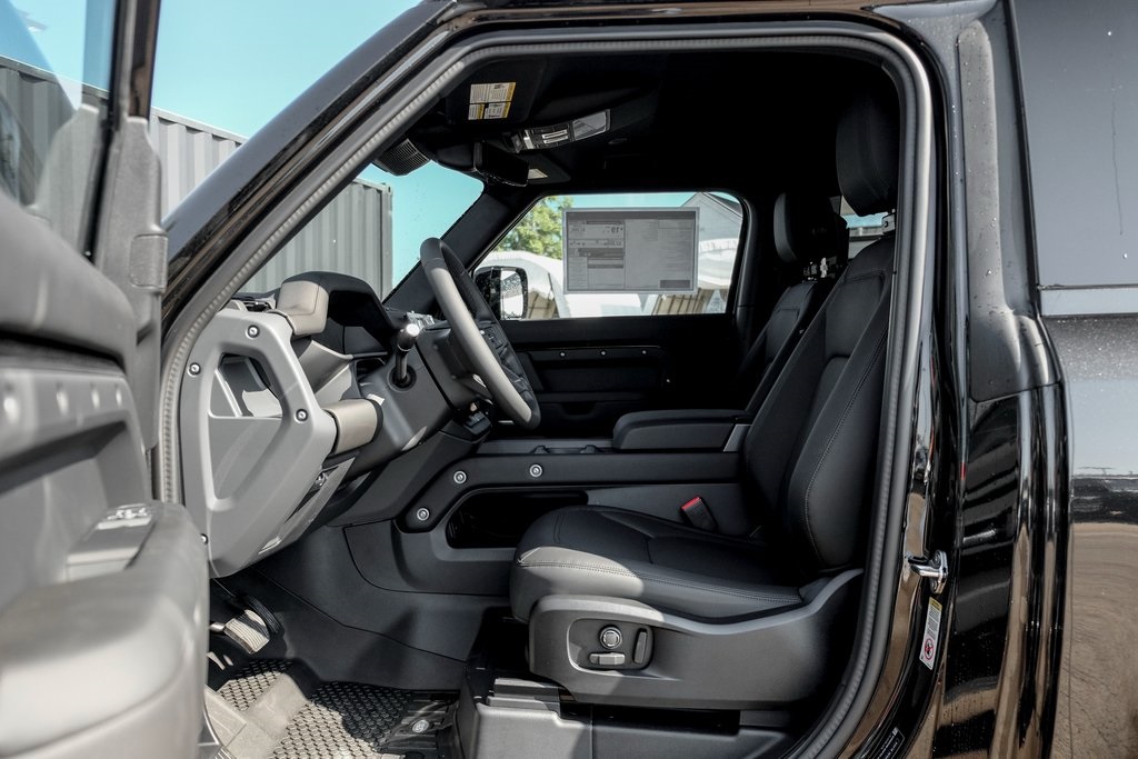 2025 Land Rover Defender 90 X-Dynamic SE photo 10