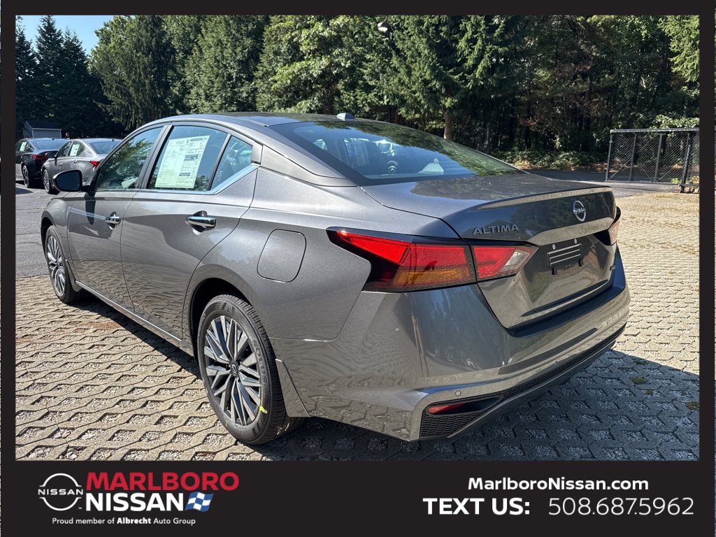 2025 Nissan Altima SV photo 5