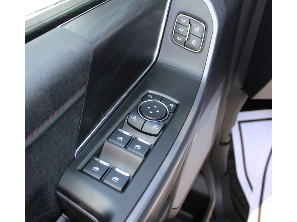 2025 Ford F-150 Lariat photo 3