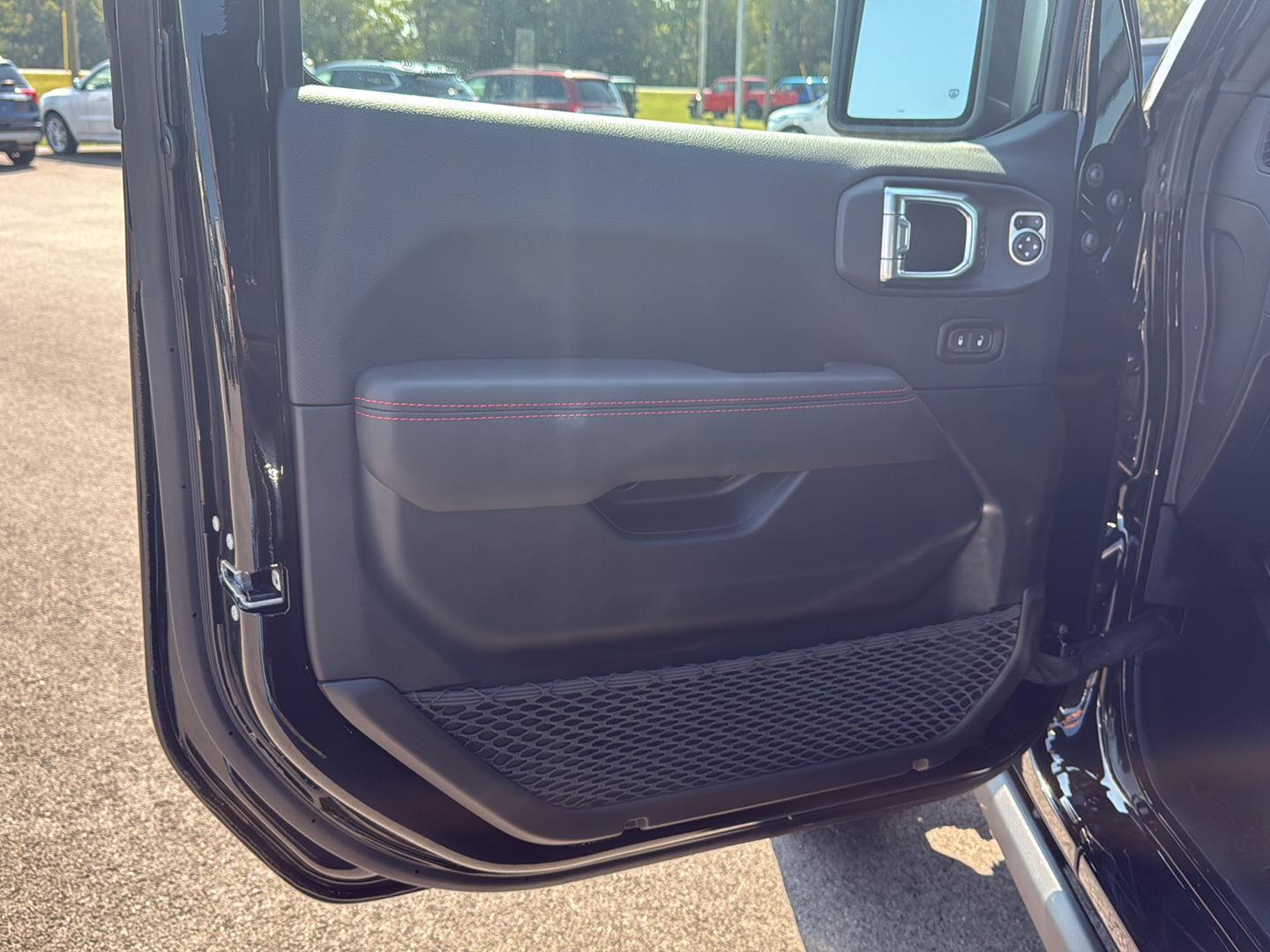 2025 Jeep Wrangler Rubicon photo 17