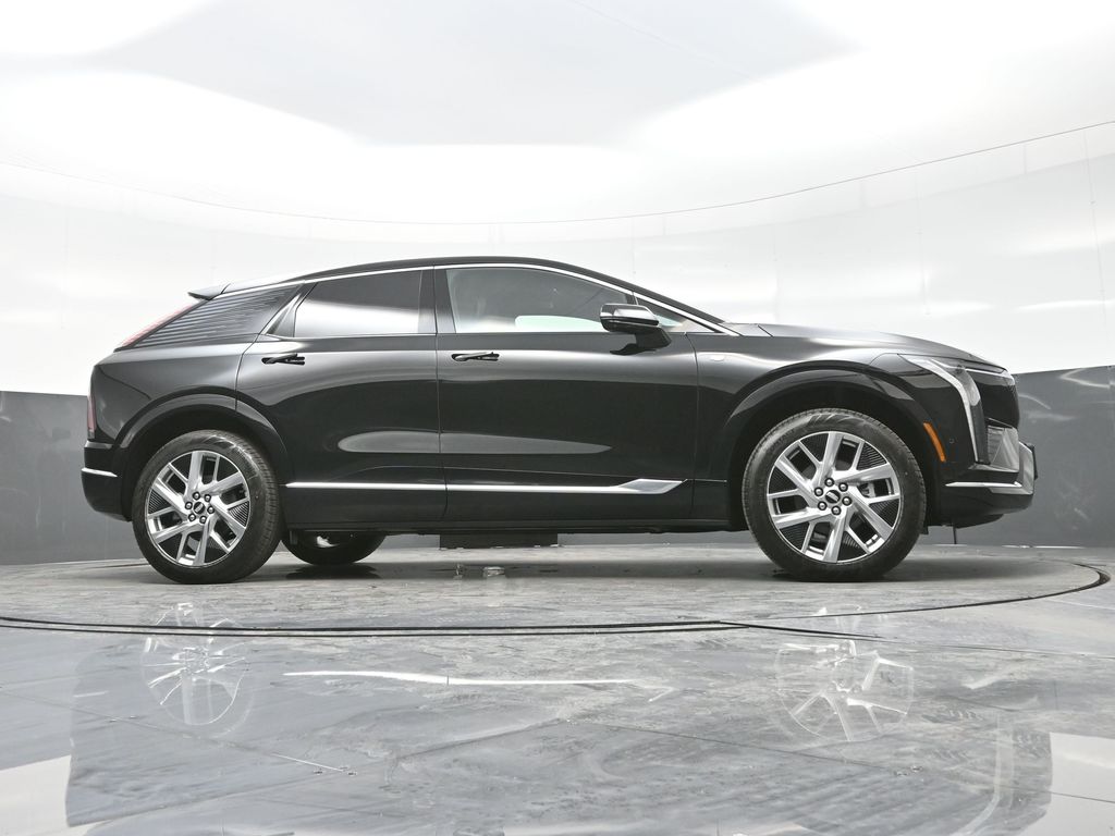 2025 Cadillac Optiq Luxury photo 23