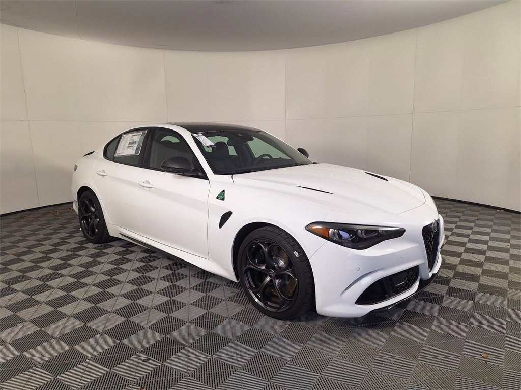 2024 Alfa Romeo Giulia Quadrifoglio photo 2