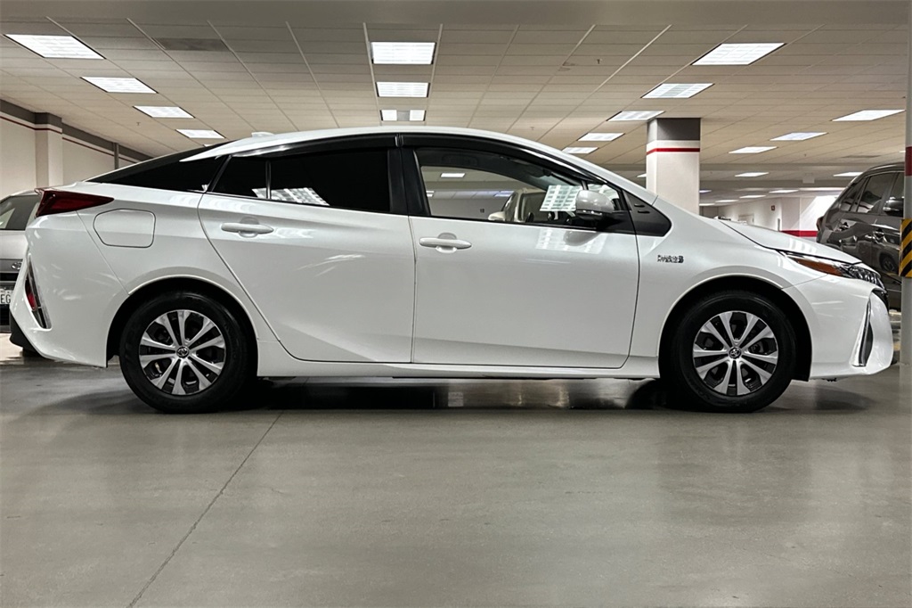 2022 Toyota Prius Prime XLE photo 3