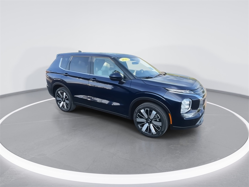 2025 Mitsubishi Outlander SE photo 2
