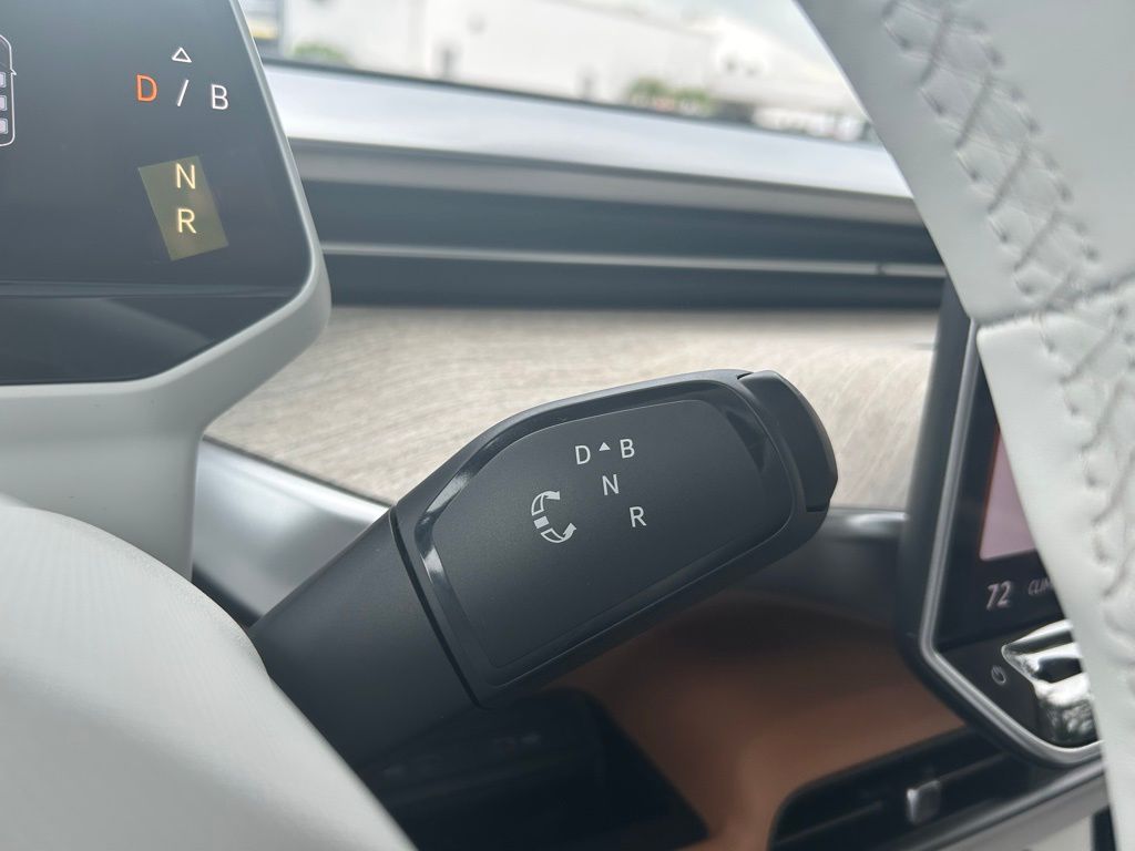 2025 Volkswagen ID. Buzz Pro Plus photo 17