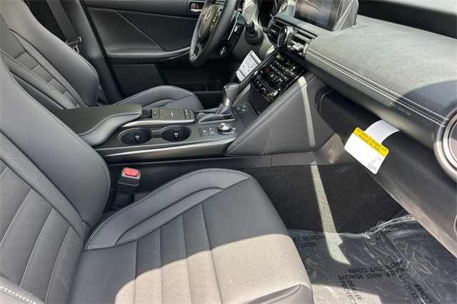 2025 Lexus IS 350 F SPORT photo 12