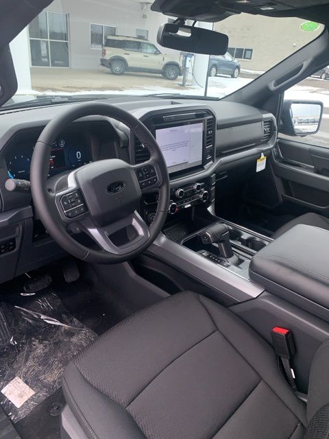 2025 Ford F-150 XLT photo 5