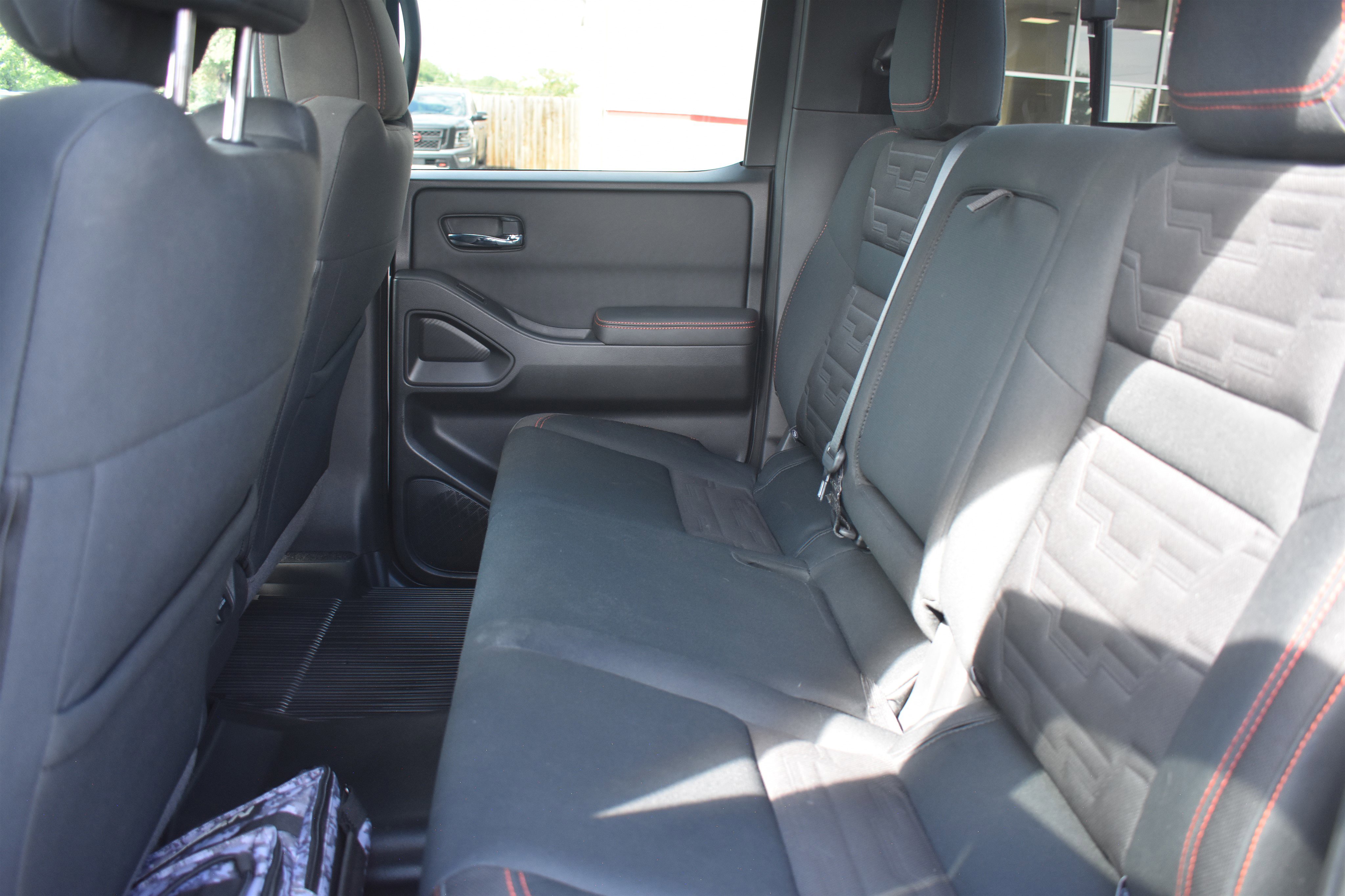 2022 Nissan Frontier Crew Cab photo 6