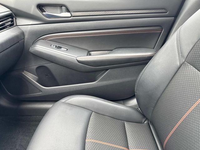 2022 Nissan Altima 2.5 SR photo 19