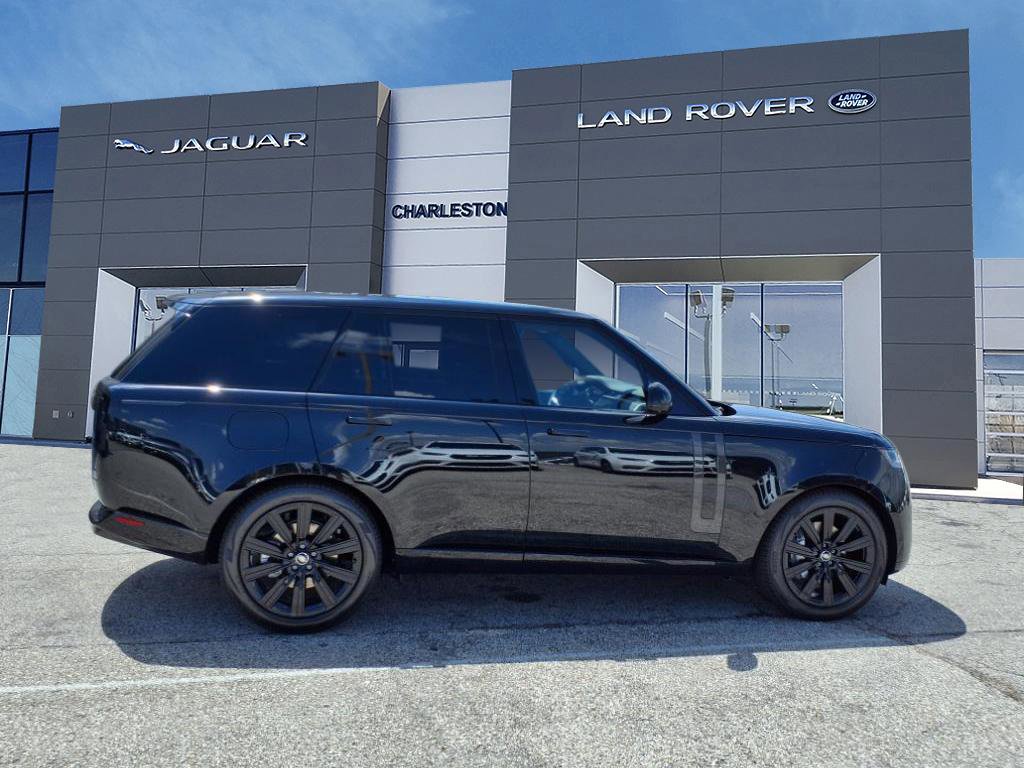 2025 Land Rover Range Rover SE photo 4